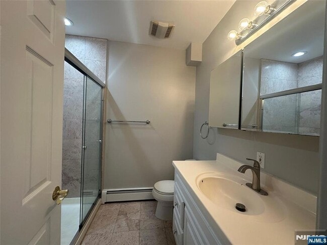Foto del edificio - 258 Old River Rd