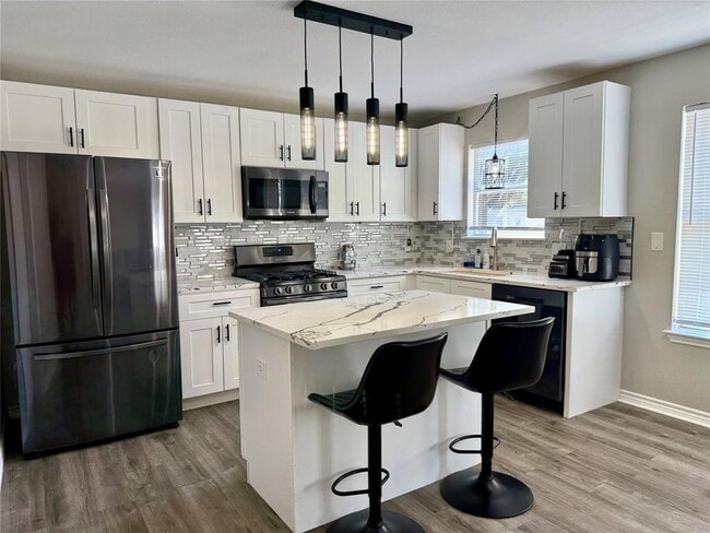 Building Photo - 1002 Port Daniel Dr