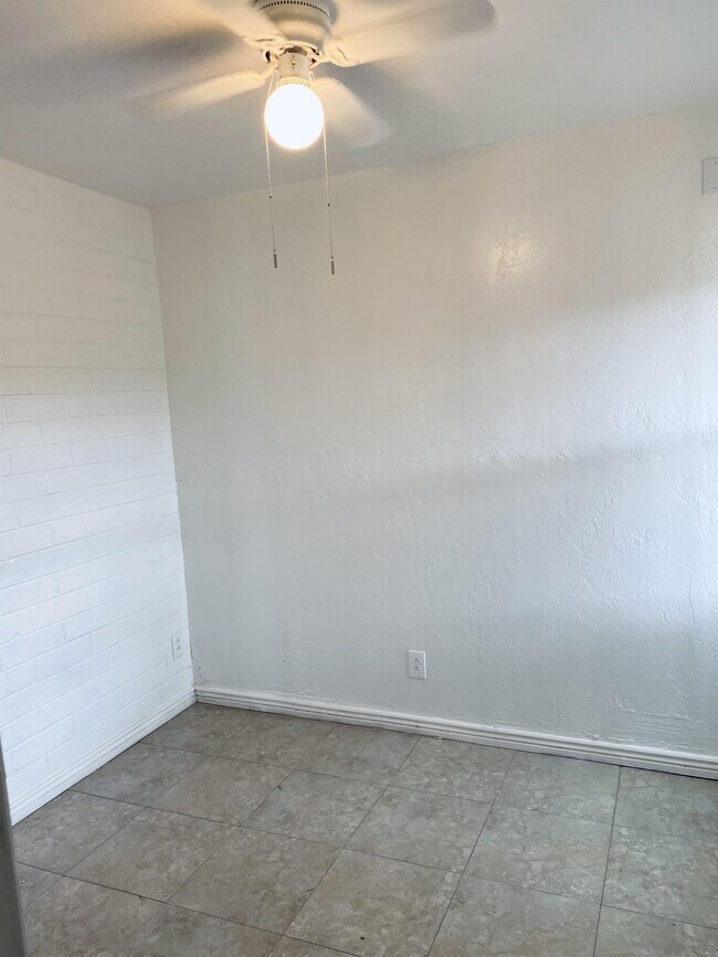 Foto del edificio - 328 E 26th St