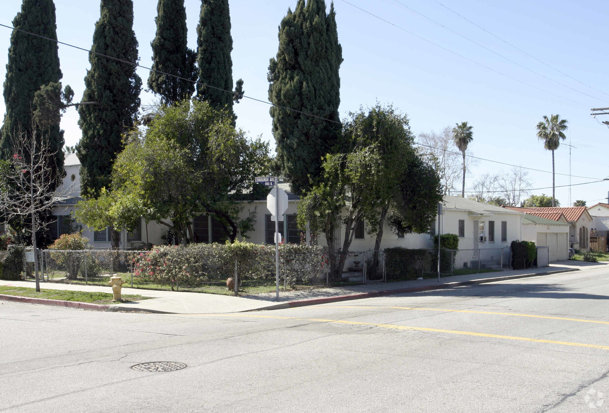 Foto principal - 853-857 1/2 N Edinburgh Ave