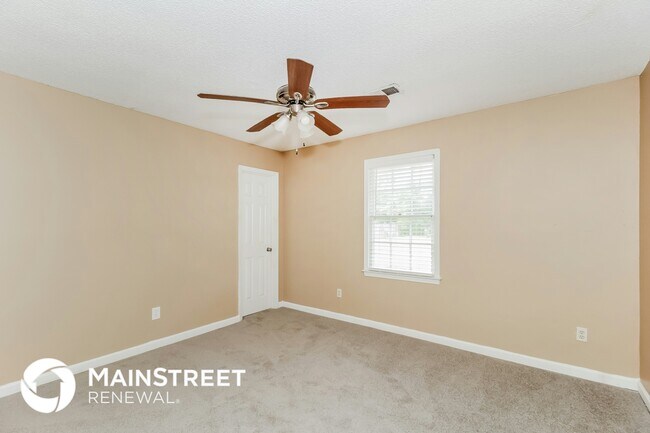 Foto del edificio - 55 Jennifer Ln