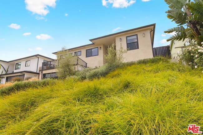 Building Photo - 5664 Coliseum St