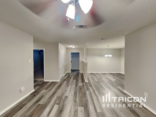 Building Photo - 925 Dogwood Trail Lancaster TX