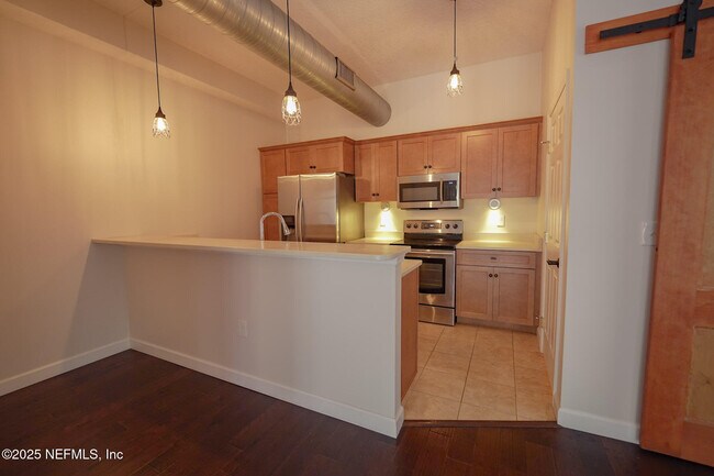 Foto del edificio - 115 W 2nd St