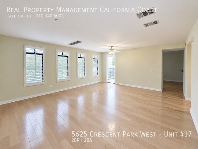 Foto del edificio - 5625 Crescent Prk W