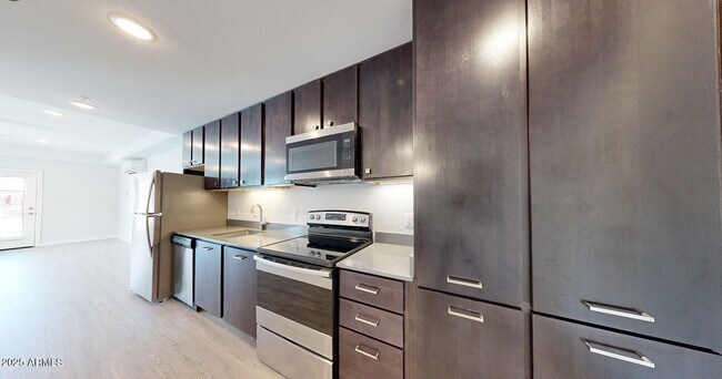 Foto del edificio - 11850 W Fillmore St