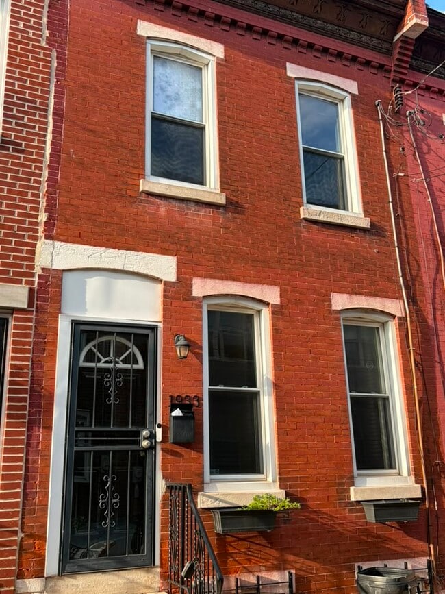 Building Photo - 1933 Cambridge St
