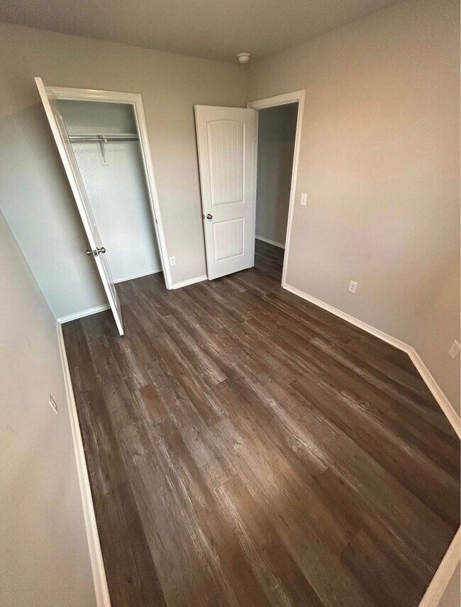 Foto del edificio - 5604 Crockett Dr
