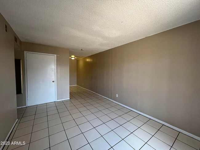 Foto del edificio - Apply Here https://realty480.appfolio.com/listings