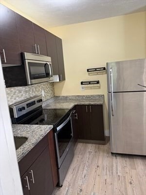 Building Photo - 43 Leavitt St