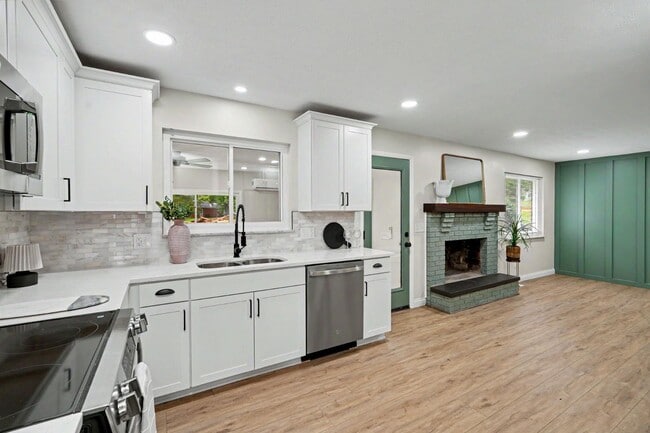 Building Photo - 2569 Richmar Dr
