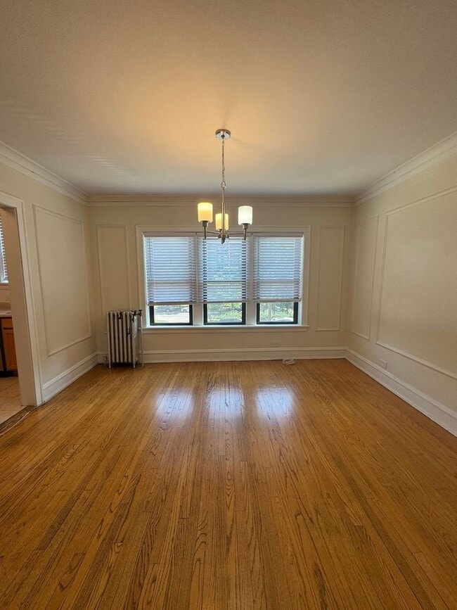 Interior Photo - 910 Judson