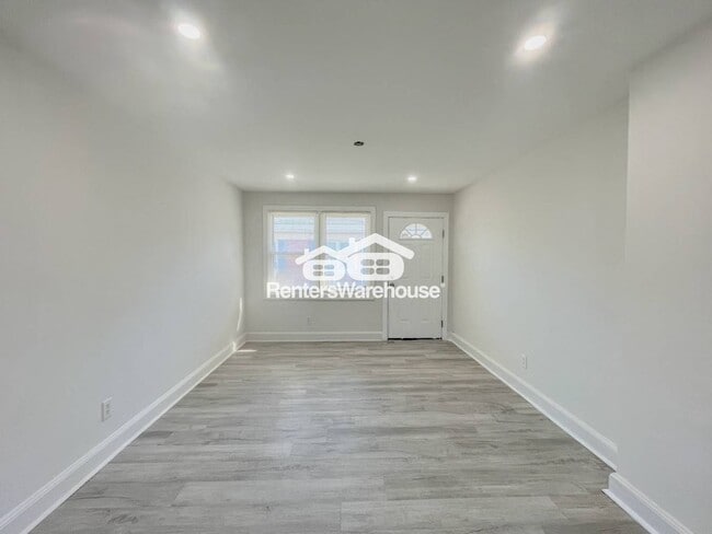 Building Photo - 1375 W Ocean View Ave