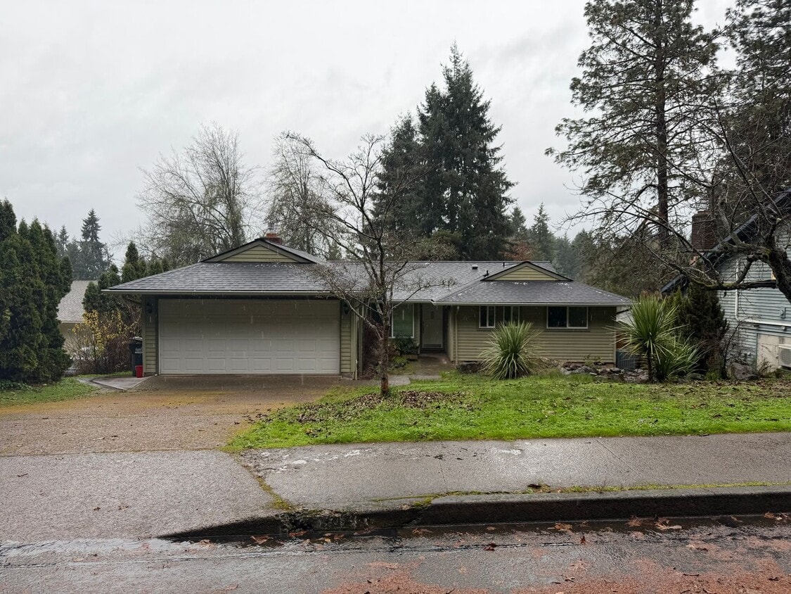 Foto principal - Beautiful 4 bedroom, 3 bathroom home in Eugene!