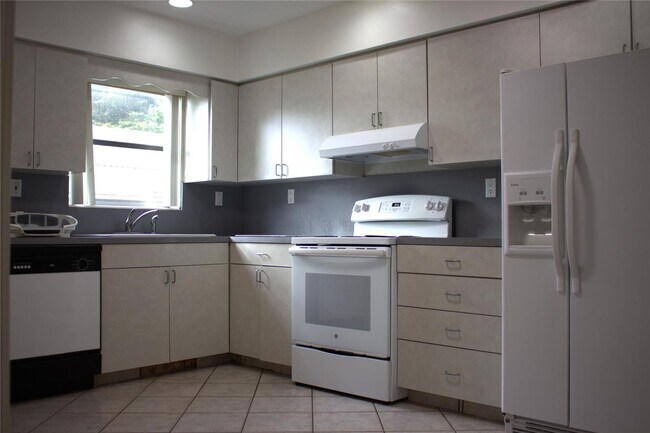 Building Photo - 8600 NW 35th St