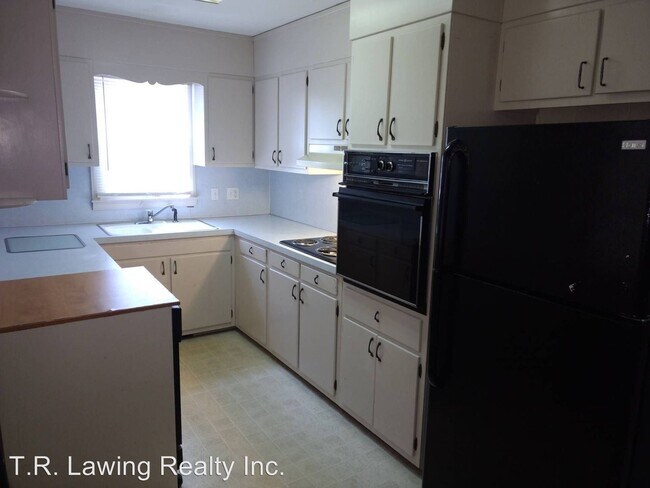 Building Photo - 3 br, 2 bath House - 828 E Main Street