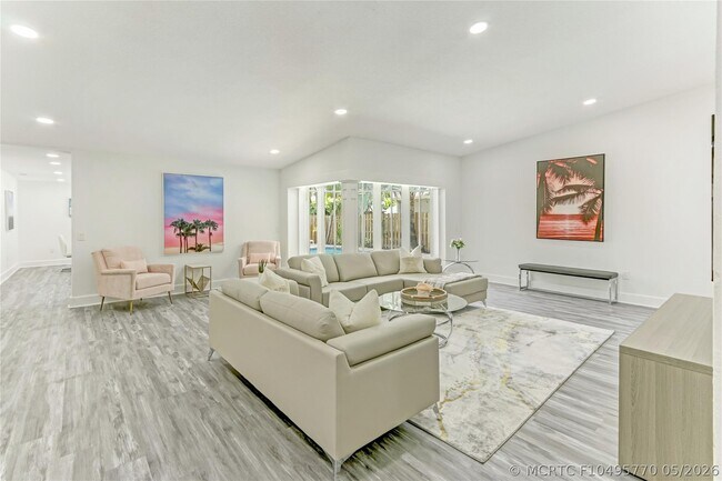 Foto del edificio - 16643 Redwood Way