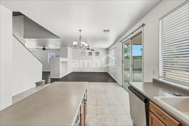 Building Photo - 14493 W Weldon Ave