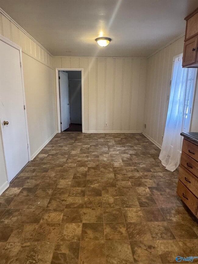 Building Photo - 2005 Rosewood Dr NW