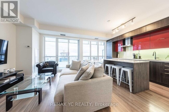 Photo du bâtiment - 300 Front St W