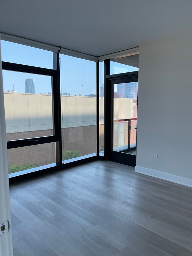 Foto del edificio - 1033 W Van Buren St