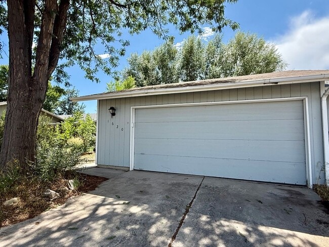 Building Photo - 1620 Ranae Dr