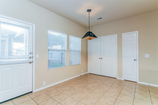 Building Photo - 6323 Scotchwood Dr