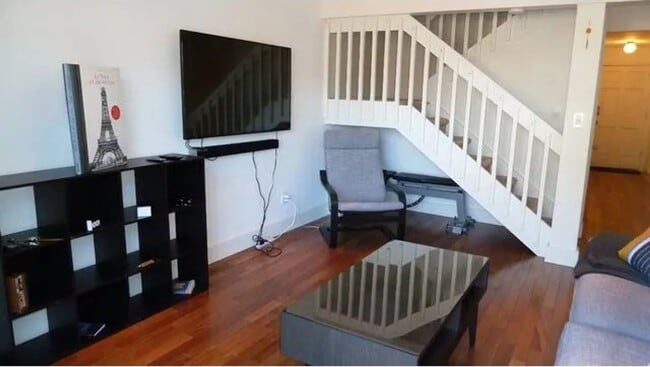 Foto del edificio - Two Story 2 Bed 1 Bath Condo In Central Boulder w/Brand New Kitchen.