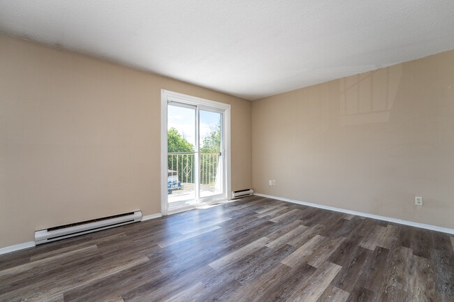 Building Photo - 2444 Cléroux Crescent