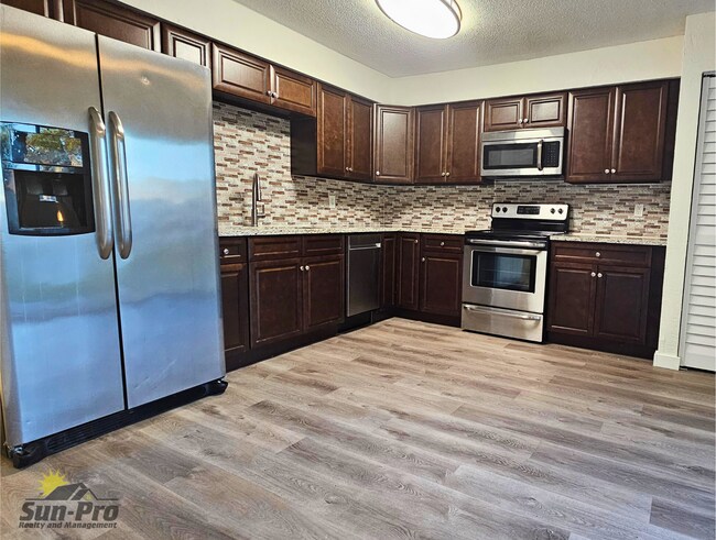 Foto del edificio - 5813 Spruce Creek Rd