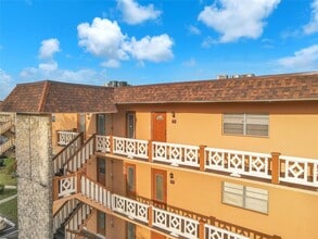 Building Photo - 5041 W Oakland Park Blvd