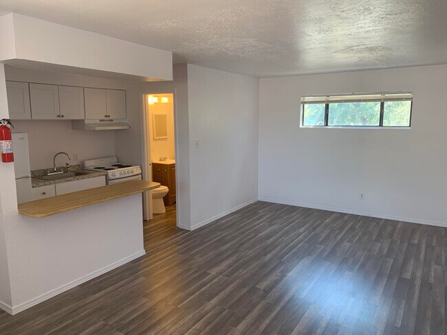 Building Photo - 4416 Marble Ave