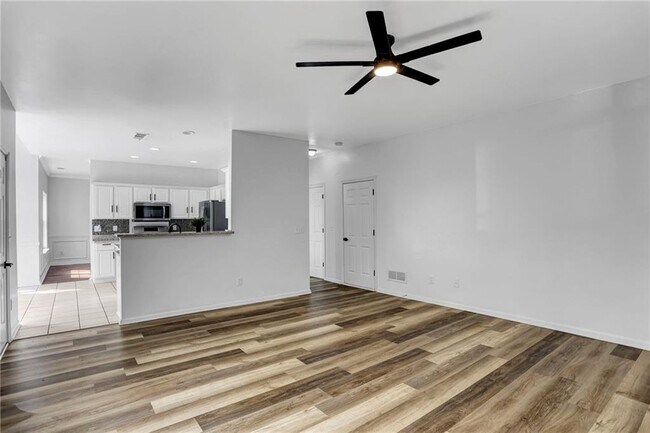 Foto del edificio - 1050 Dogwood Park Dr