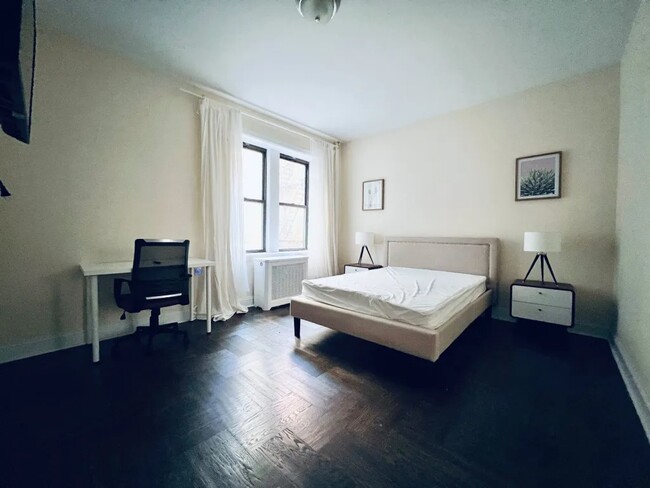 Building Photo - Furnished room/NOT APARTMENT