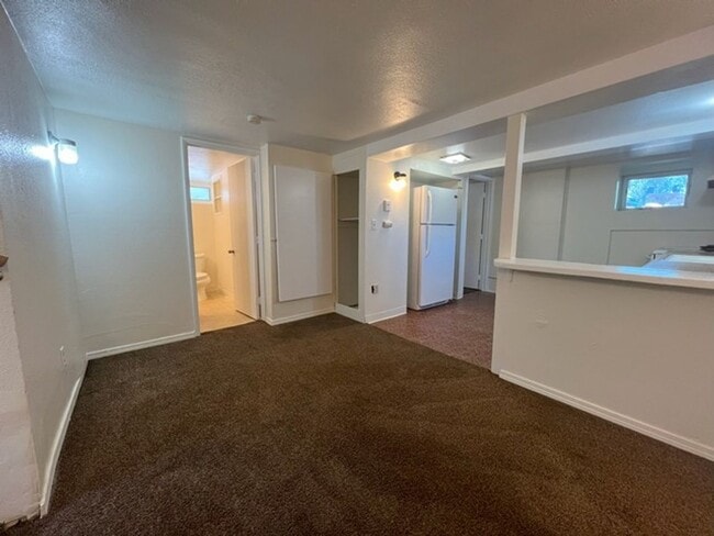 Building Photo - FI418-YA