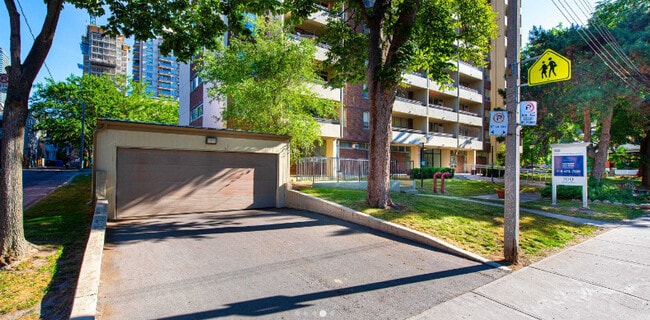 Building Photo - 100 Alexander Street