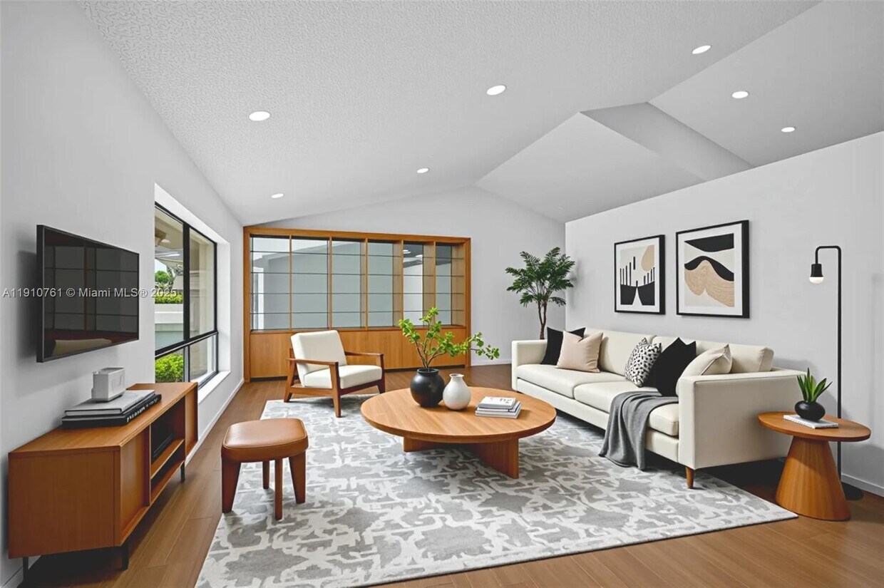 Foto principal - 9721 Majestic Way