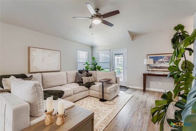 Foto del edificio - 3141 Charyn Wy