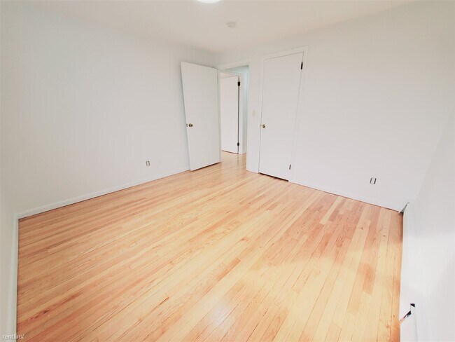 Foto del edificio - 2 br, 1 bath Condo - 12 Houston Ter Unit D