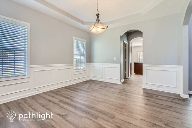 Building Photo - 5412 The Vyne Ave