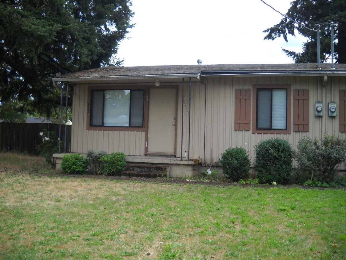 Primary Photo - Great Heights Location 1BD Duplex