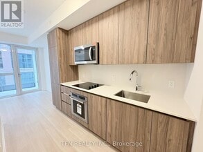 Building Photo - 15 Richardson St