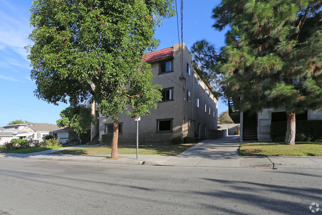 Foto del edificio - 721 E Windsor Rd