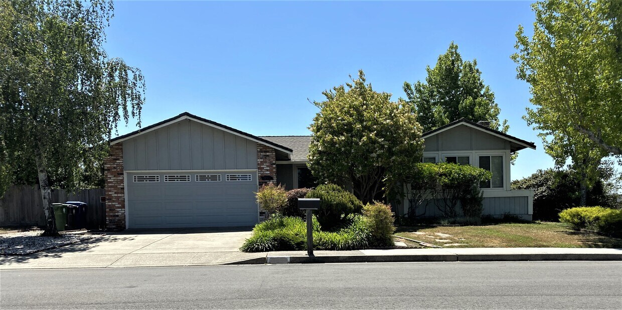 Primary Photo - 18516 Greenridge Ct