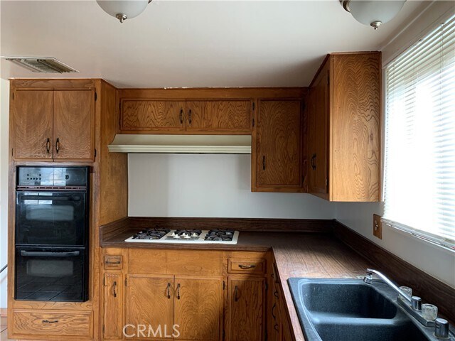 Foto del edificio - 2282 E 17th St