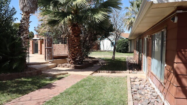 Foto del edificio - 5 bedroom
