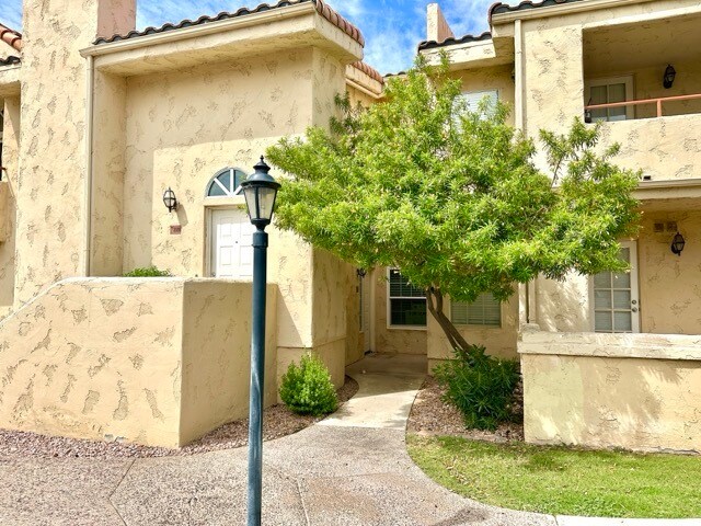 Building Photo - Welcome to this charming 2-bedroom, 2-bath condo in a gated Ventana Condominiums