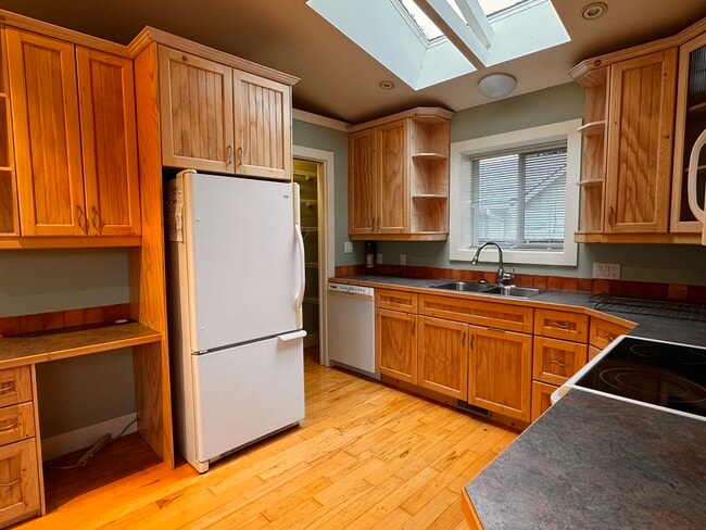 Photo du bâtiment - 146 Marks Ave