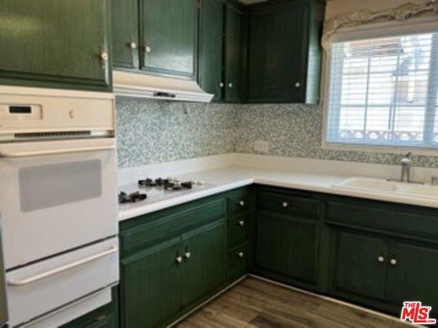 Foto del edificio - 23401 Hamlin Street, Los Angeles, CA 91307...