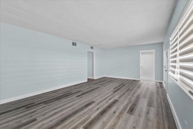 Foto del edificio - 1700 Rexford Dr